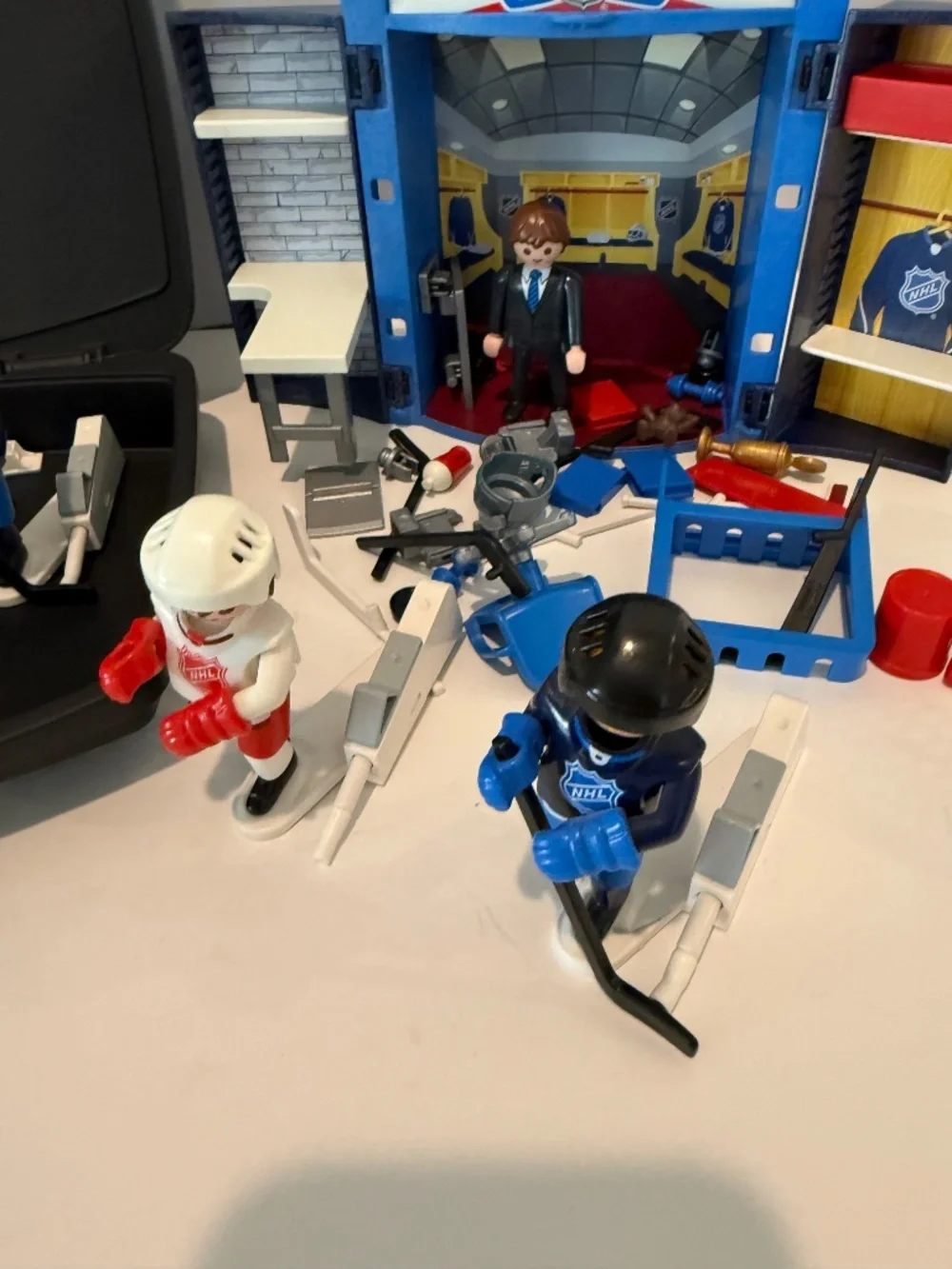 Playmobil questions leave